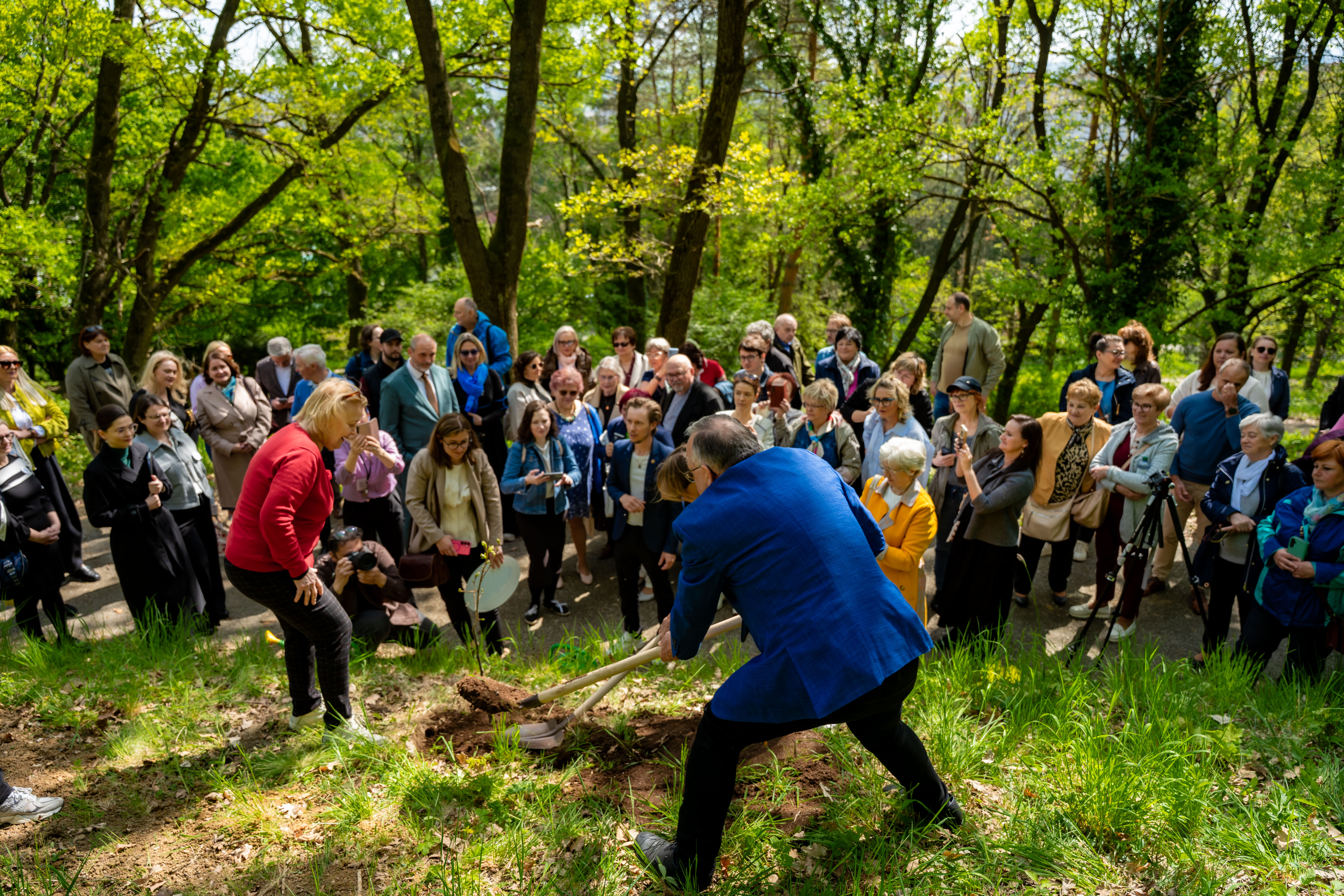 Slavnostne zasadenie stromu do Aleje vyznamnych osobnosti Botanickej zahrady UPJS-1-26